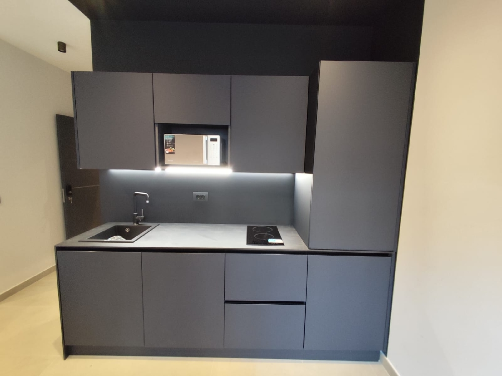 Cucina su misura lineare grigio scuro